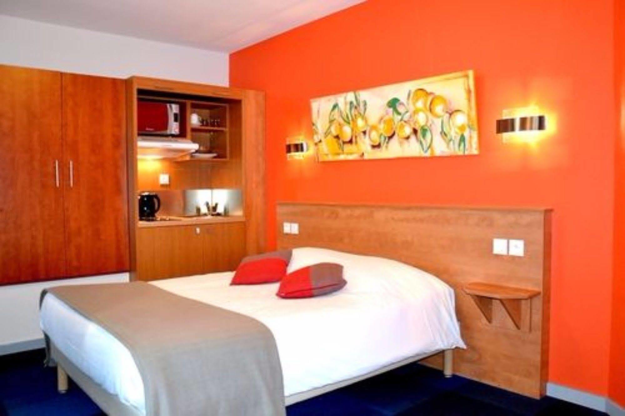 Logis Hotel De Paris Saint-Avold Exterior photo